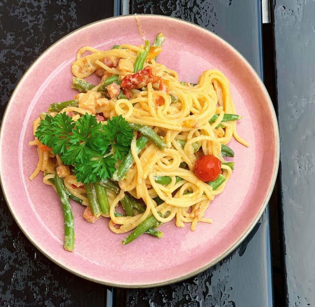 Spaghetti m/ kylling, ricotta og lækre grøntsager