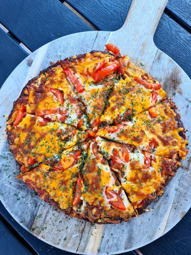 Stivelsesfri pizza m/ kylling, blomkål og ost