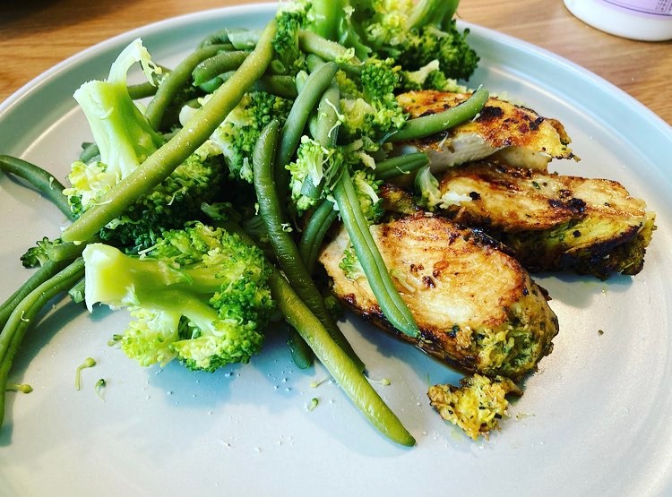 Kylling med grønne bønner og broccoli