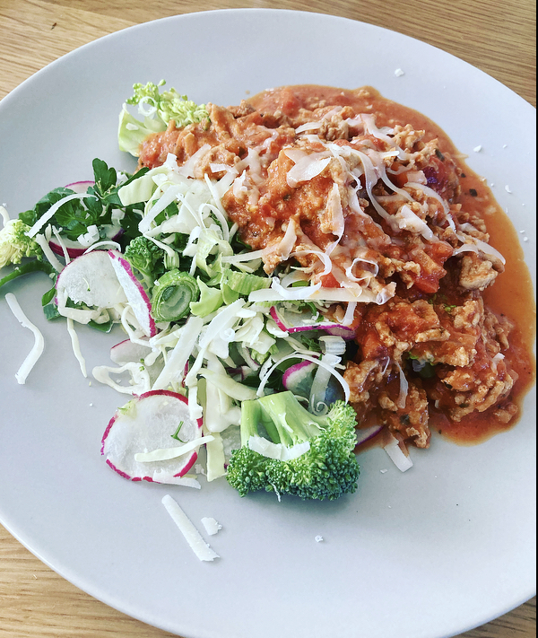 Broccolisalat med bolognese