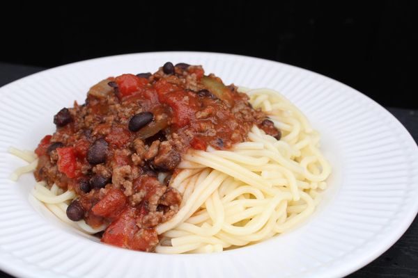 Spaghetti m/ bønner i kødsauce 